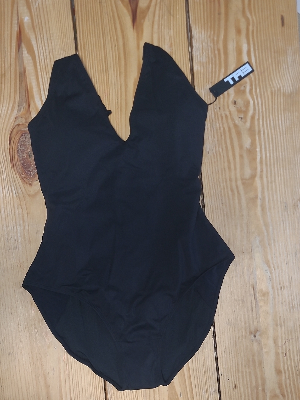 47. NWT  $175 STYLE PLUNGEY XL SHORT